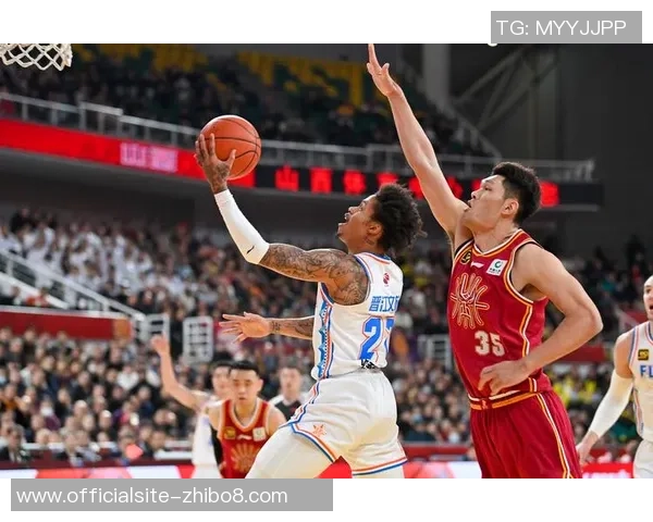 2020年CBA青岛队与新疆队激战回顾精彩瞬间与赛场亮点分析