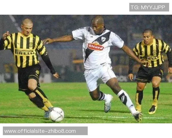 佩纳罗尔与自由队激战正酣谁能在这场对决中笑到最后